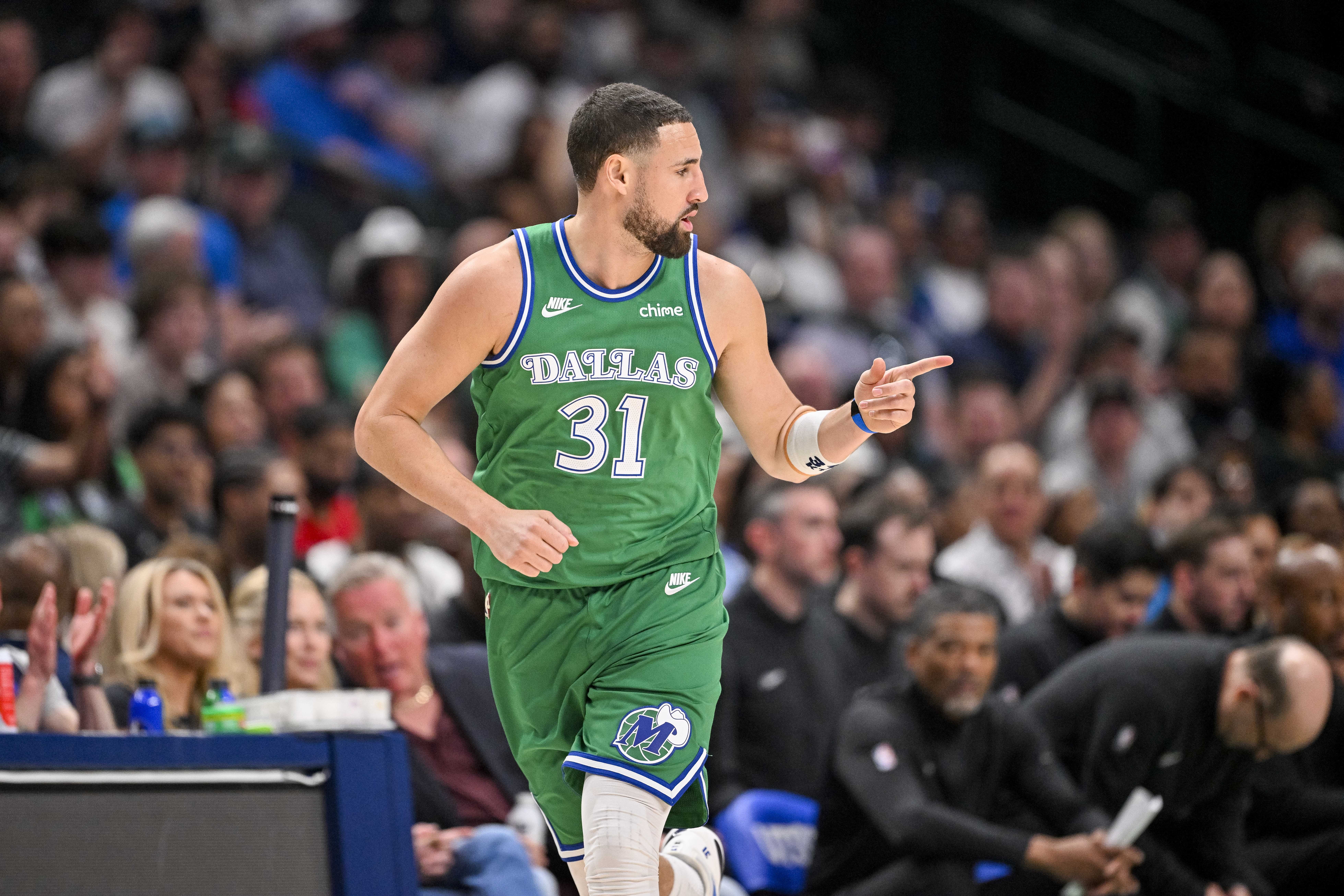 必发官网-开场就有发挥！克莱首节5中3&amp;三分4中2 独得8分助队追分